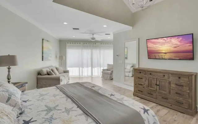 Beach Pointe 203