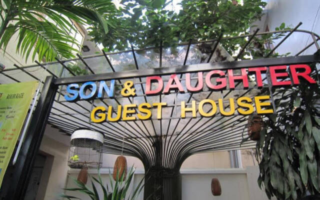 Отель Son And Daughter Guesthouse Нячанг вид на фасад