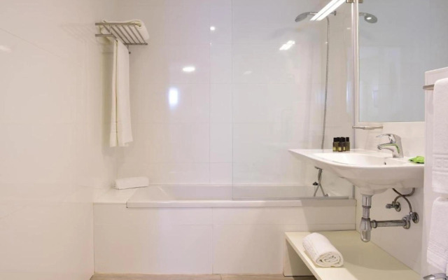 Aqualuz Lagos One Bedroom Apartment Pool View