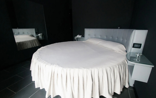 Fly Boutique Hotel