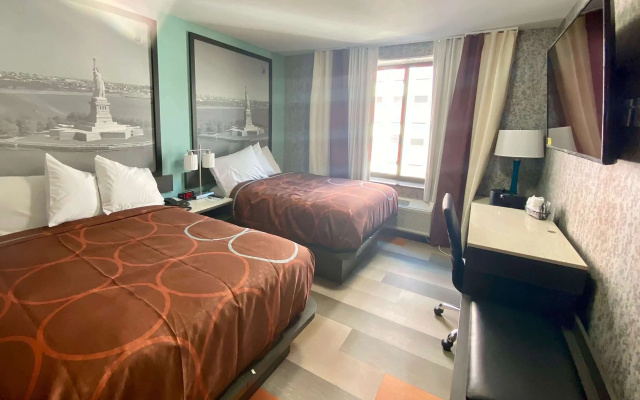 Super 8 by Wyndham Brooklyn Williamsburg