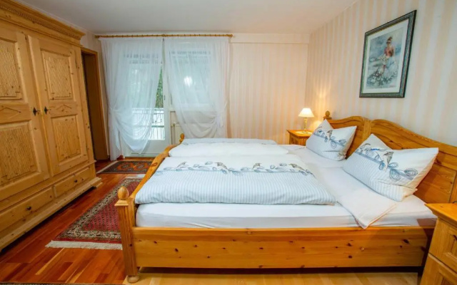 Ferienwohnung-Im-Kelterhaus-Wohnung-Blauer-Salon