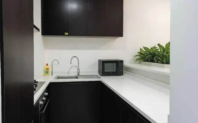 1BHK near metro. BusinessBay. Mera. 2209