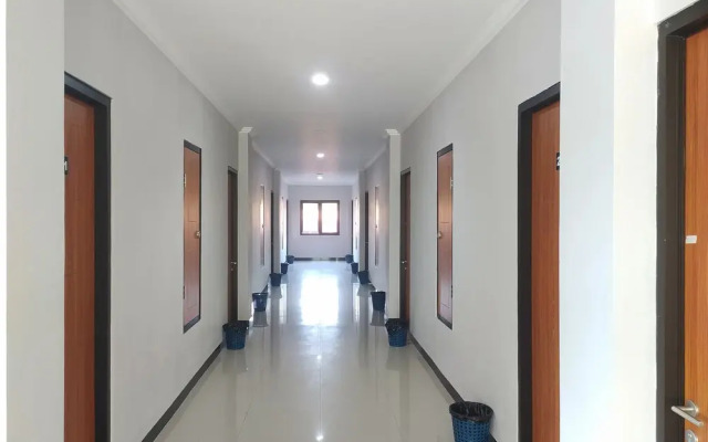 Urbanview Wisma Wirasatya Akpol Semarang by RedDoorz