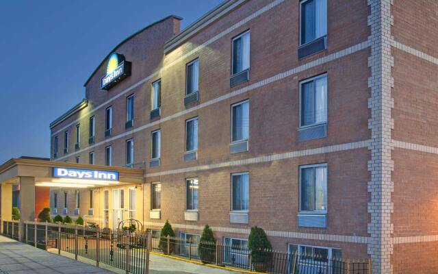 Отель Days Inn by Wyndham Jamaica / JFK Airport вид на фасад