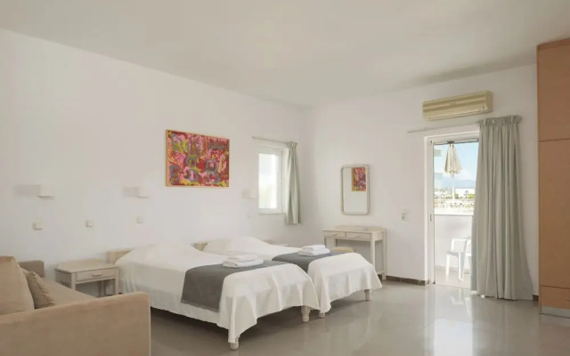Reina Apartments