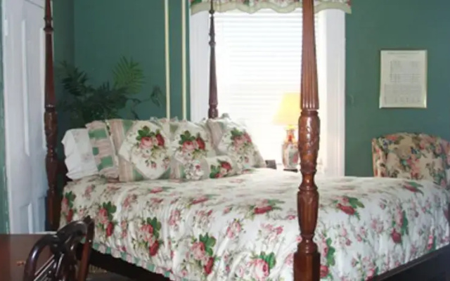 Clinton Street Bed and Breakfast