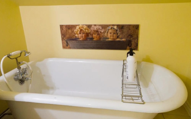 Jordan Village Guest Manor B&B
