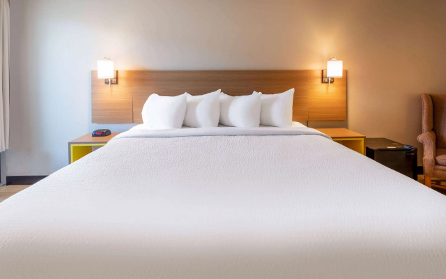 Days Inn by Wyndham Birch Run