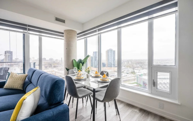 High Rise 1BR Condo w Balcony & Beautiful Views