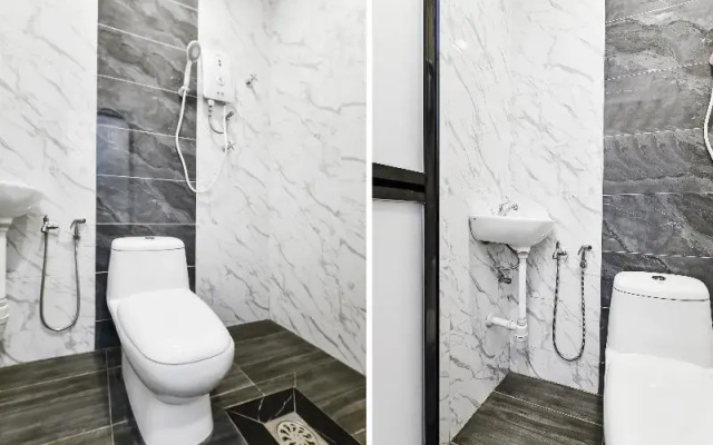 Th Hotel by OYO Rooms