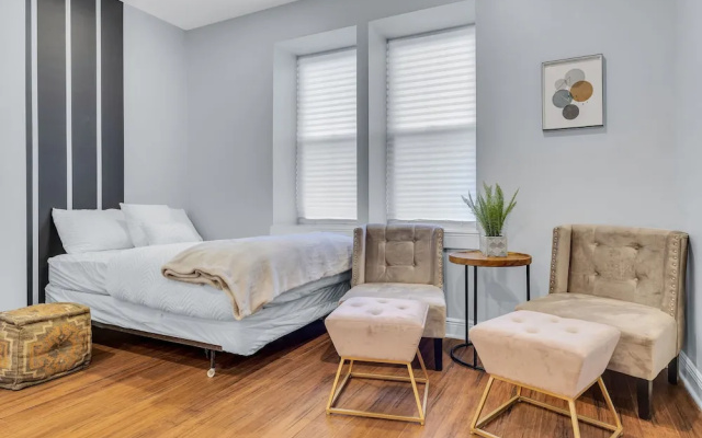 Brewerytown Balcony Retreat 2BR Haven