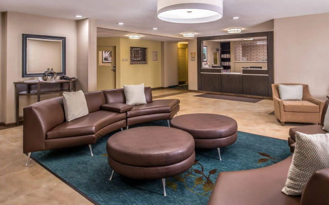 Candlewood Suites Topeka