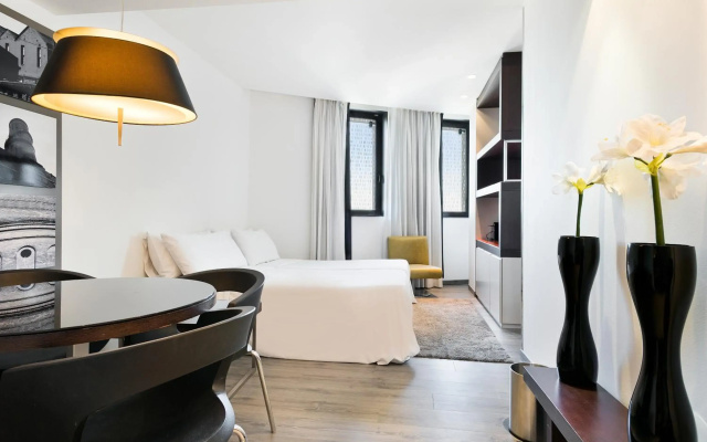 Отель Barcelona Condal Mar Affiliated by Meliá