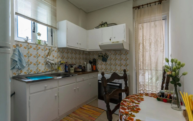 Cozy & Quiet Central Apartment