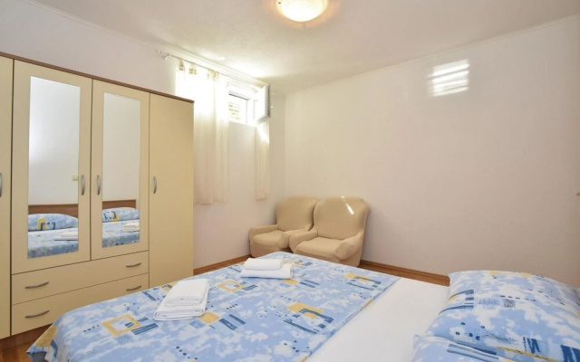 Awesome Home in Podstrana With Wifi and 2 Bedrooms