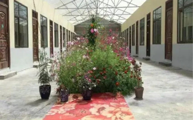 Qilian Yiqing Inn