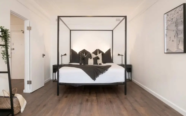 Stylish 1 Bedroom Apartment Near Beach