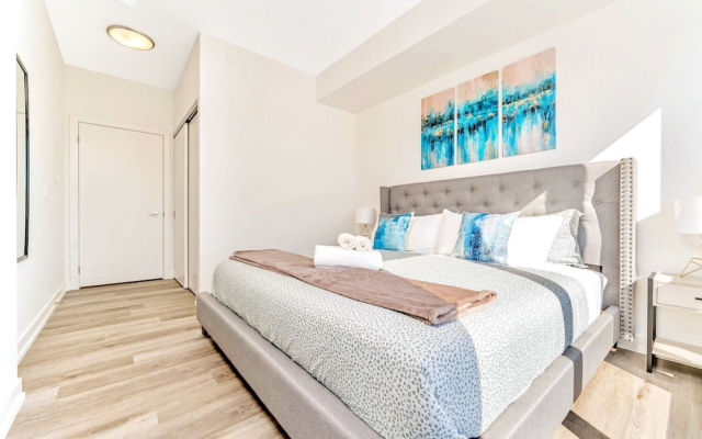 High Rise 1BR Building With Gorgeous Views