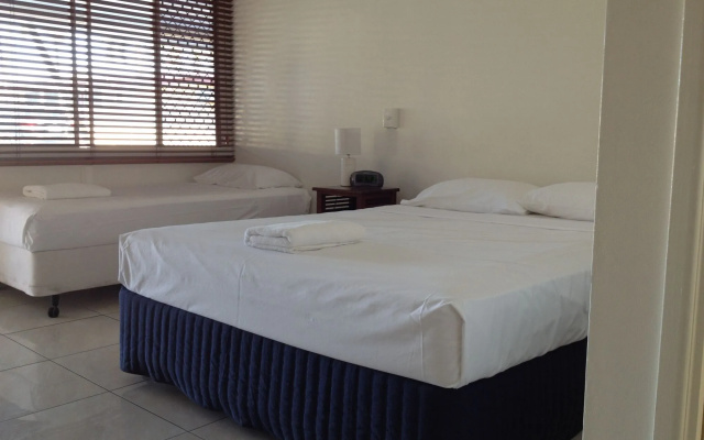 Pearly Shell Motel
