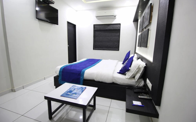 OYO 1319 Hotel Paramount Inn