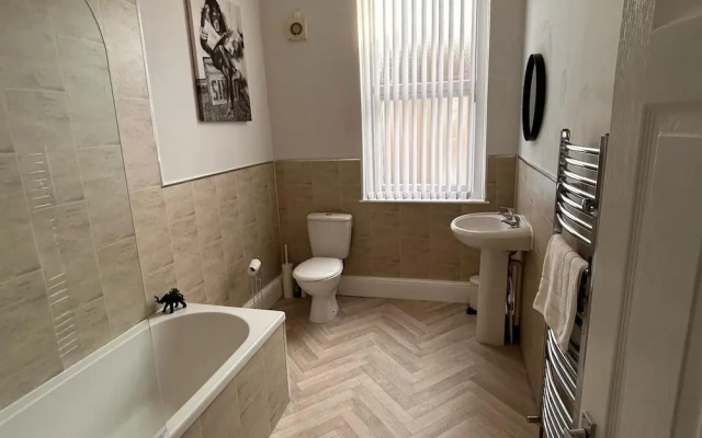 Apartment - Sleeps 3 - Pet Friendly - Parking