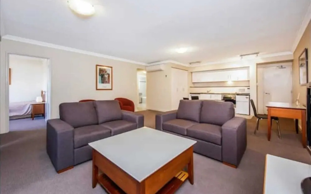 Conveniently Located 2 Bedroom Apartment In The CBD
