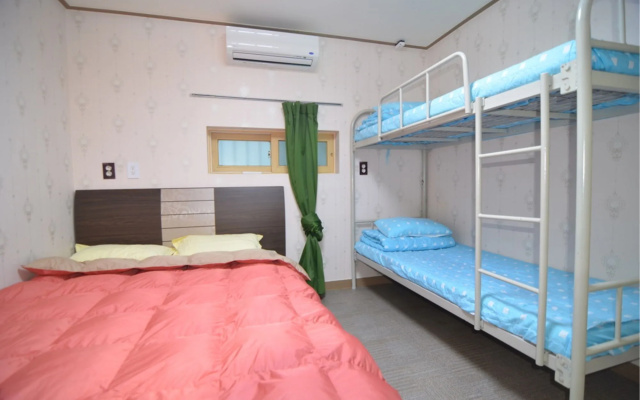 Kimchee Downtown Guesthouse - Hostel