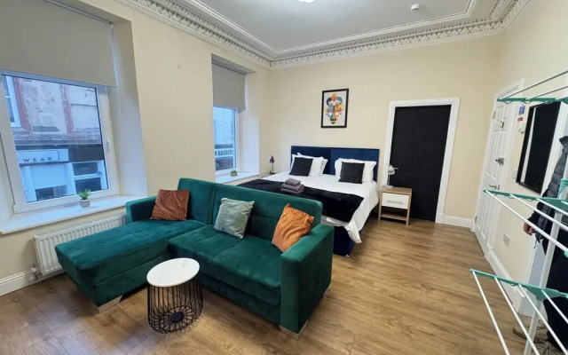 Apartment 2- 216 High Street