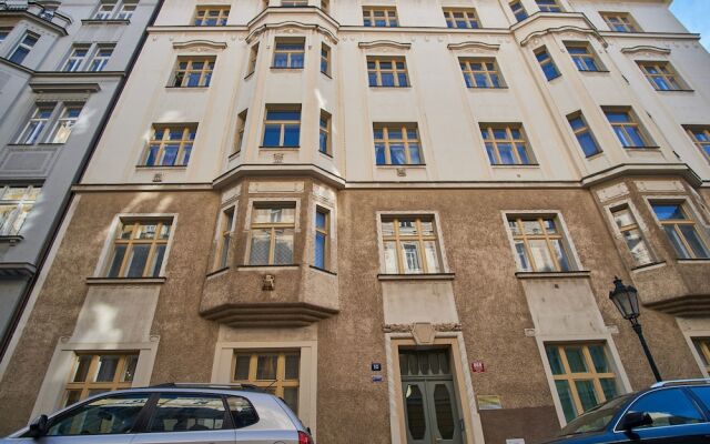 Апартаменты Presidential Apartment In The Old Town Square Прага вид на фасад
