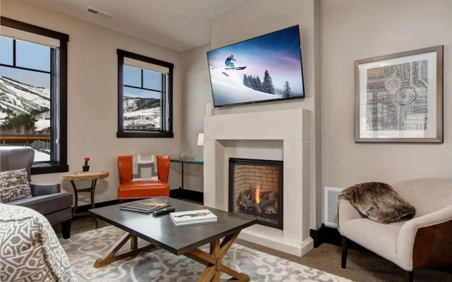 3815 Blackstone Drive Townhome by RedAwning