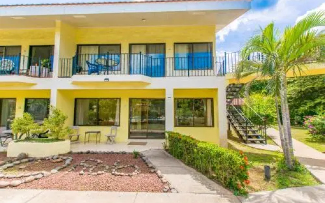 Beautiful Ground Floor Condo Close To Beach #33!