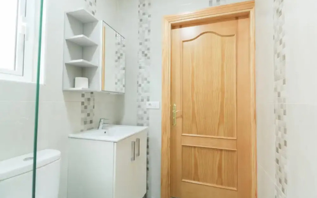#2 Private Room Renovated Apt Habi