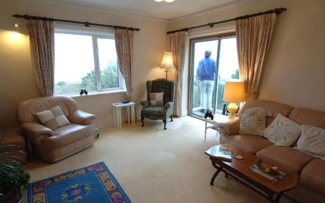Seawall, 30a Burlington Road