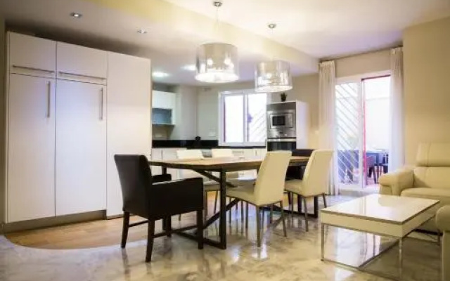 Holidays2Malaga Victoria with patio and parking