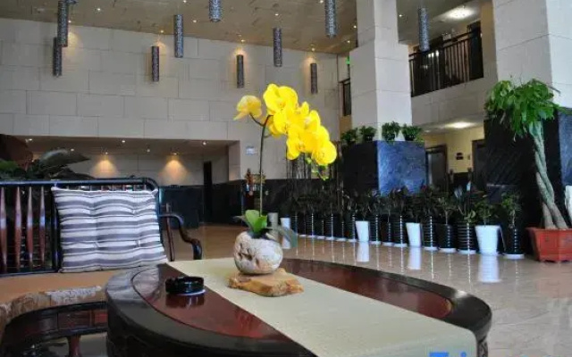 Yunpeng Sunshine Holiday Hotel