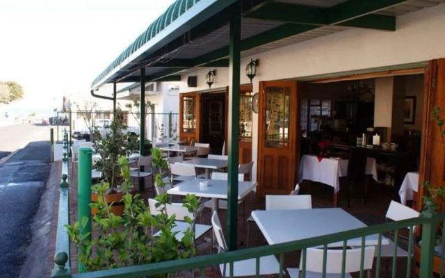 Le Bay Lodge