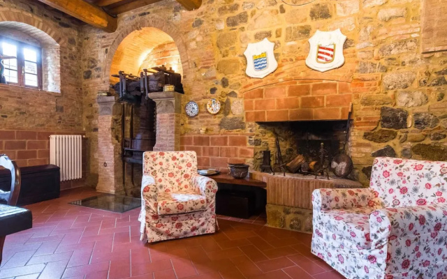 Holiday Home in Town Center with Pool, Garden, Hot Tub