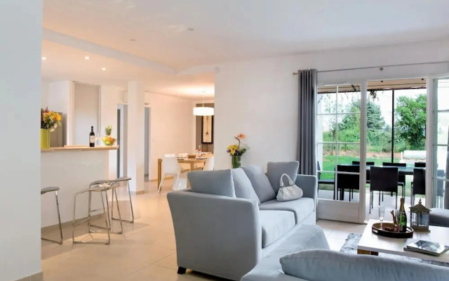Luxury Luberon Villa With Pool for 10