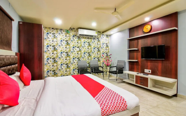 OYO 24872 Hotel Golden Fiesta