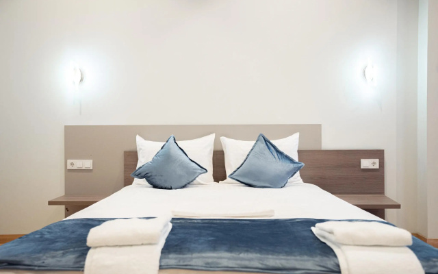 5 Wood Hotel (5 Вуд)