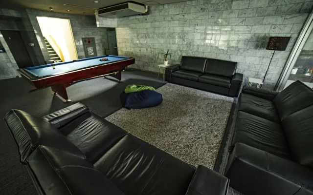The Phat Packers - Hostel