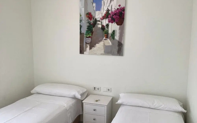 Marbella Retreat - 2 Beds - Sleeps 5 - Pool