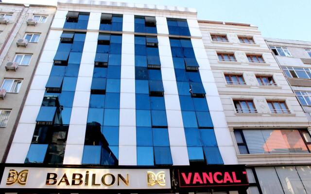 Hotel Buyuk Paris вид на фасад