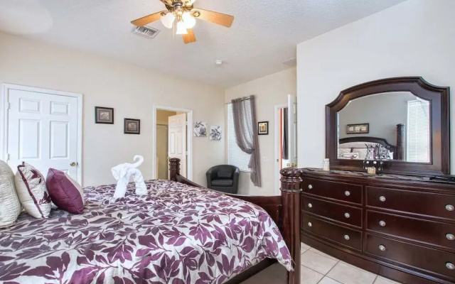 Fan Palm Getaway pool home on Windsor Palms Resort