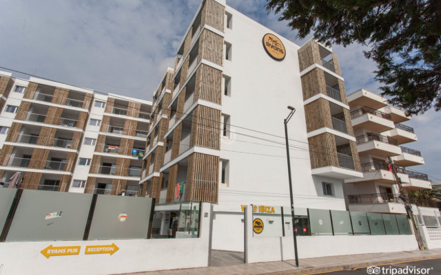 Апартаменты Ryans Ibiza Apartments - Adults Only вид на фасад