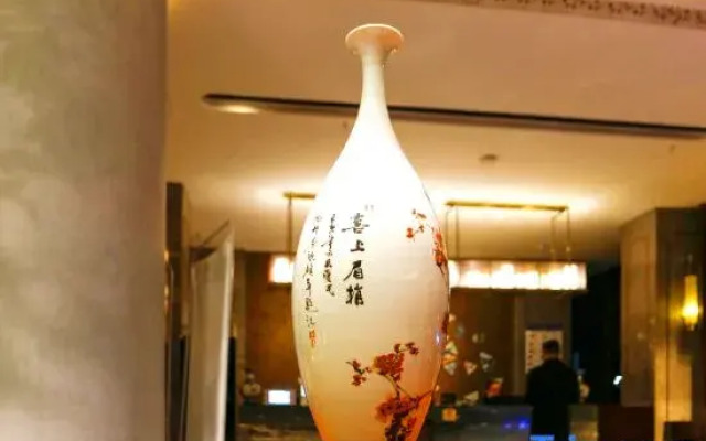 Huaqiao Hotel