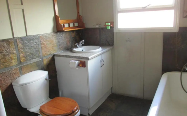 Point Village Accommodation -Linky's House
