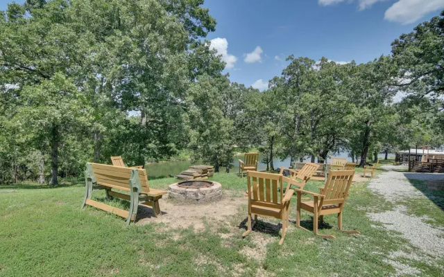 Table Rock Lake Condo: Boat, Fish, Swim!