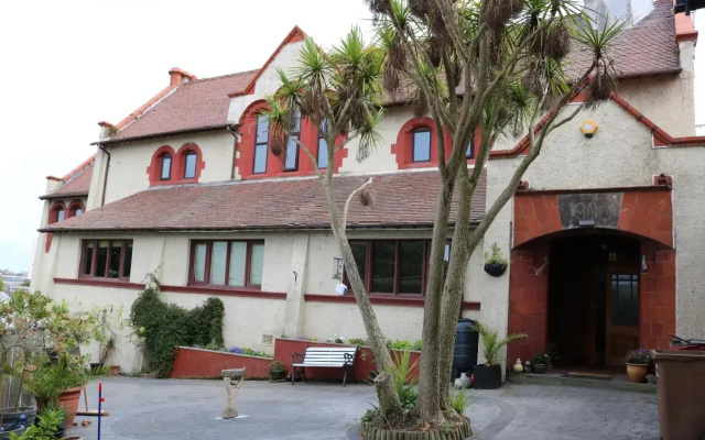 Victoria House